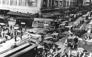 Corner-Seventh-and-Broadway-downtown-Los-Angeles-circa-1920